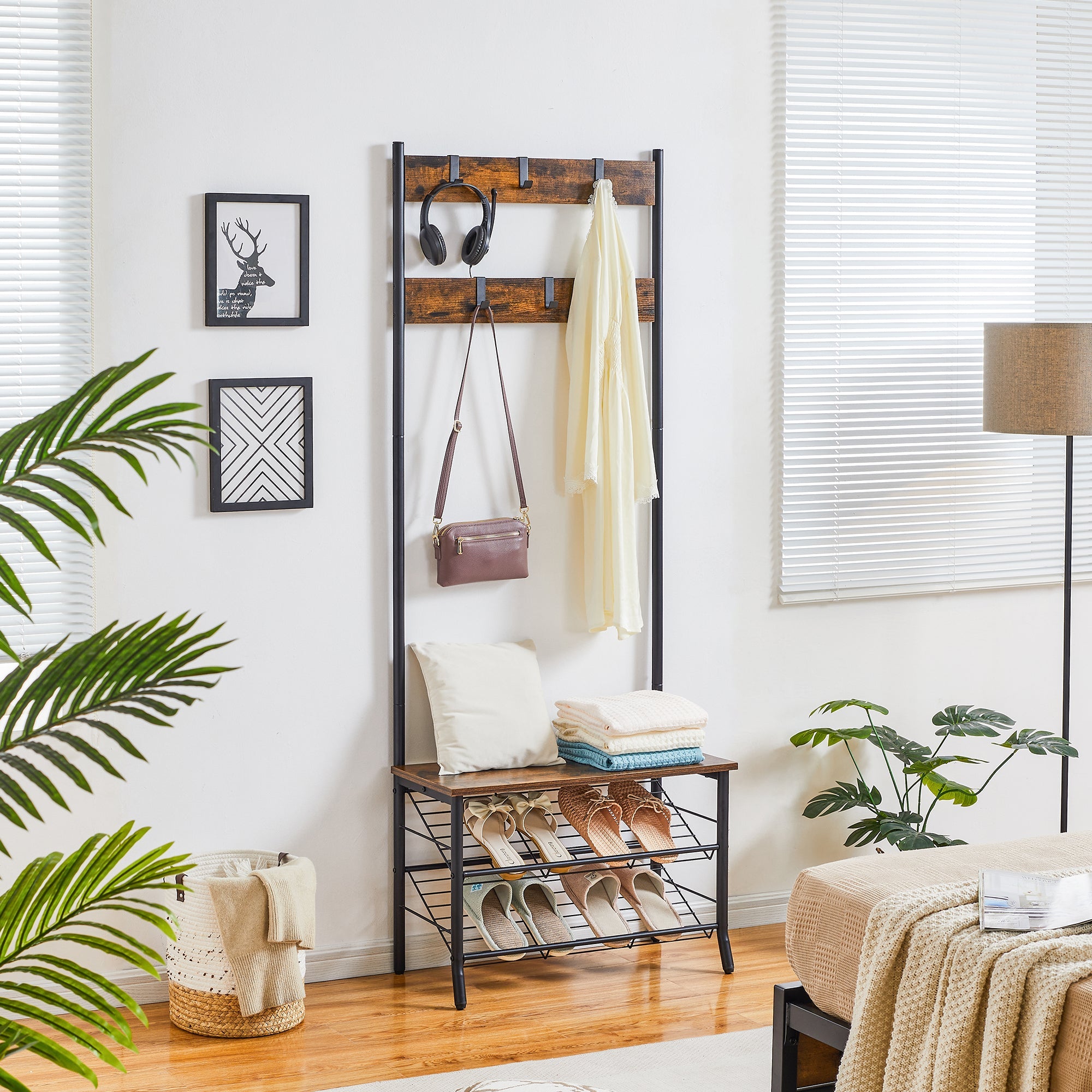 Coat and shoe online storage entryway